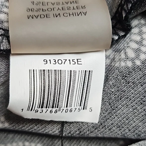 Vince Camuto Stretch Black & White Foulard Print V-Neck Sleeveless Maxi … - Picture 14 of 16